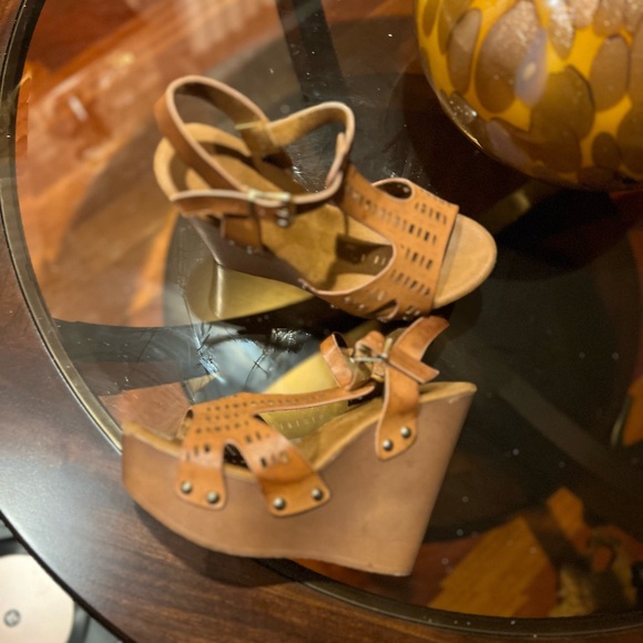 Wedge - Picture 1 of 1